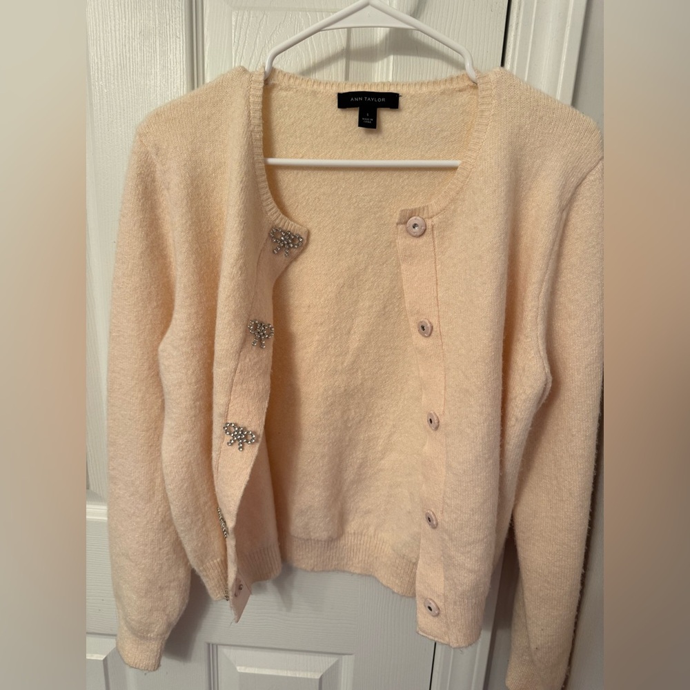 Ann Taylor Light Pink / Cream Cardigan with Bow Buttons - Picture 4 of 7